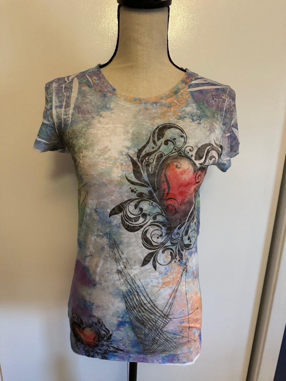 Women's Multicolor Graphic Heart Crewneck Tee